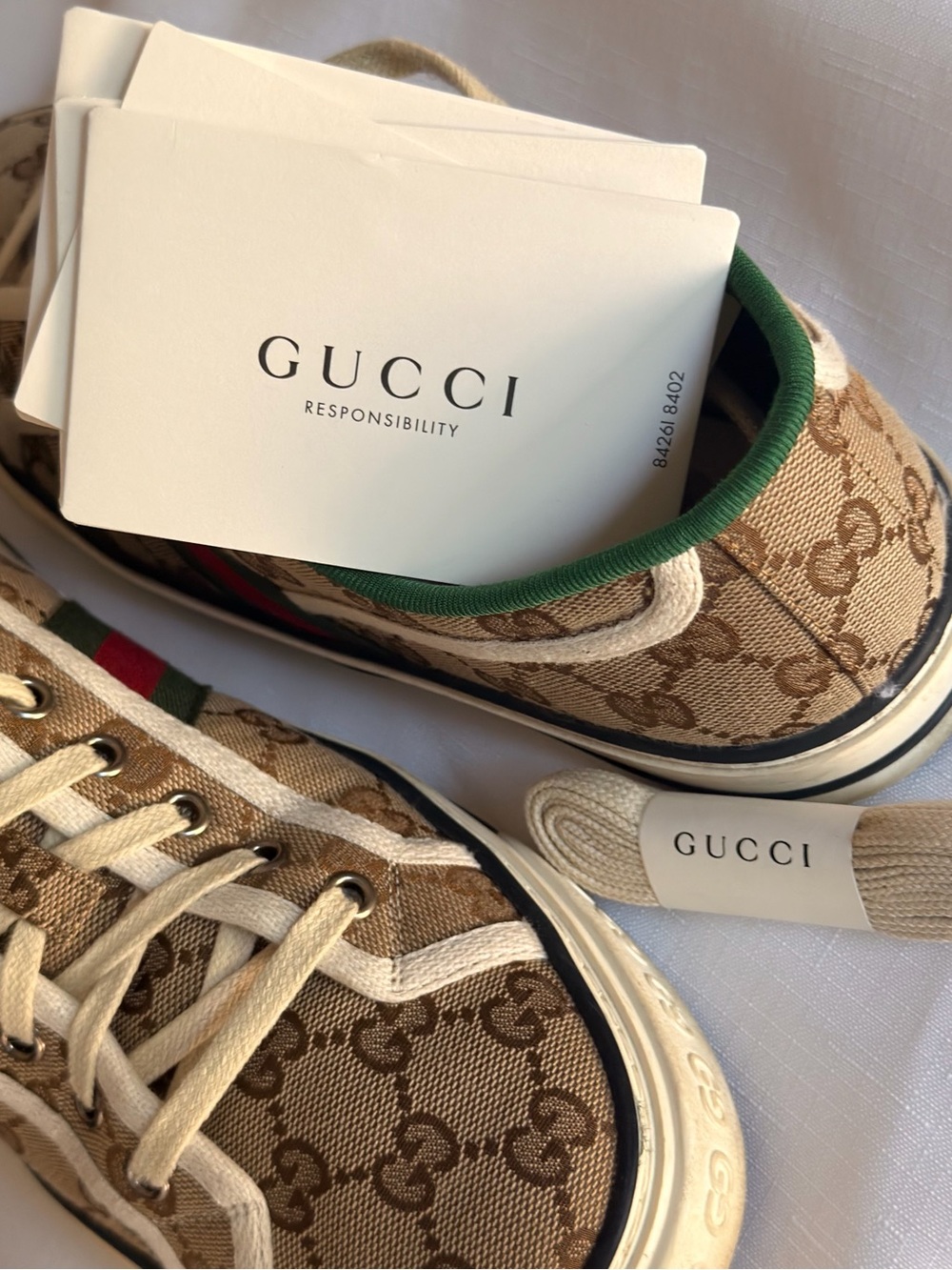 Gucci Tan GG Supreme Low-Top Sneaker with Green-Red - Picture 5 of 9